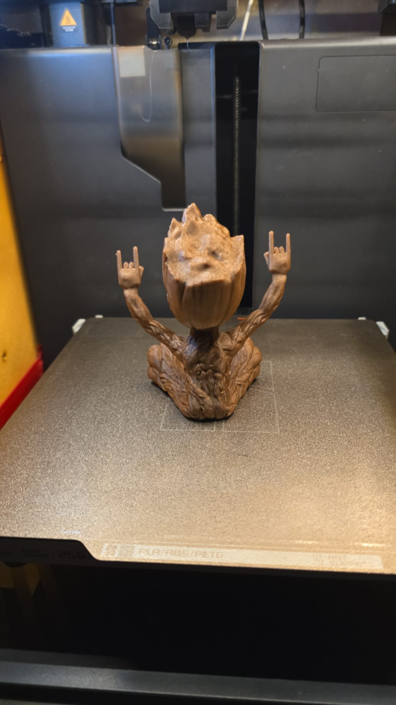 🌱 Figurine Groot assise – Impression 3D artisanale