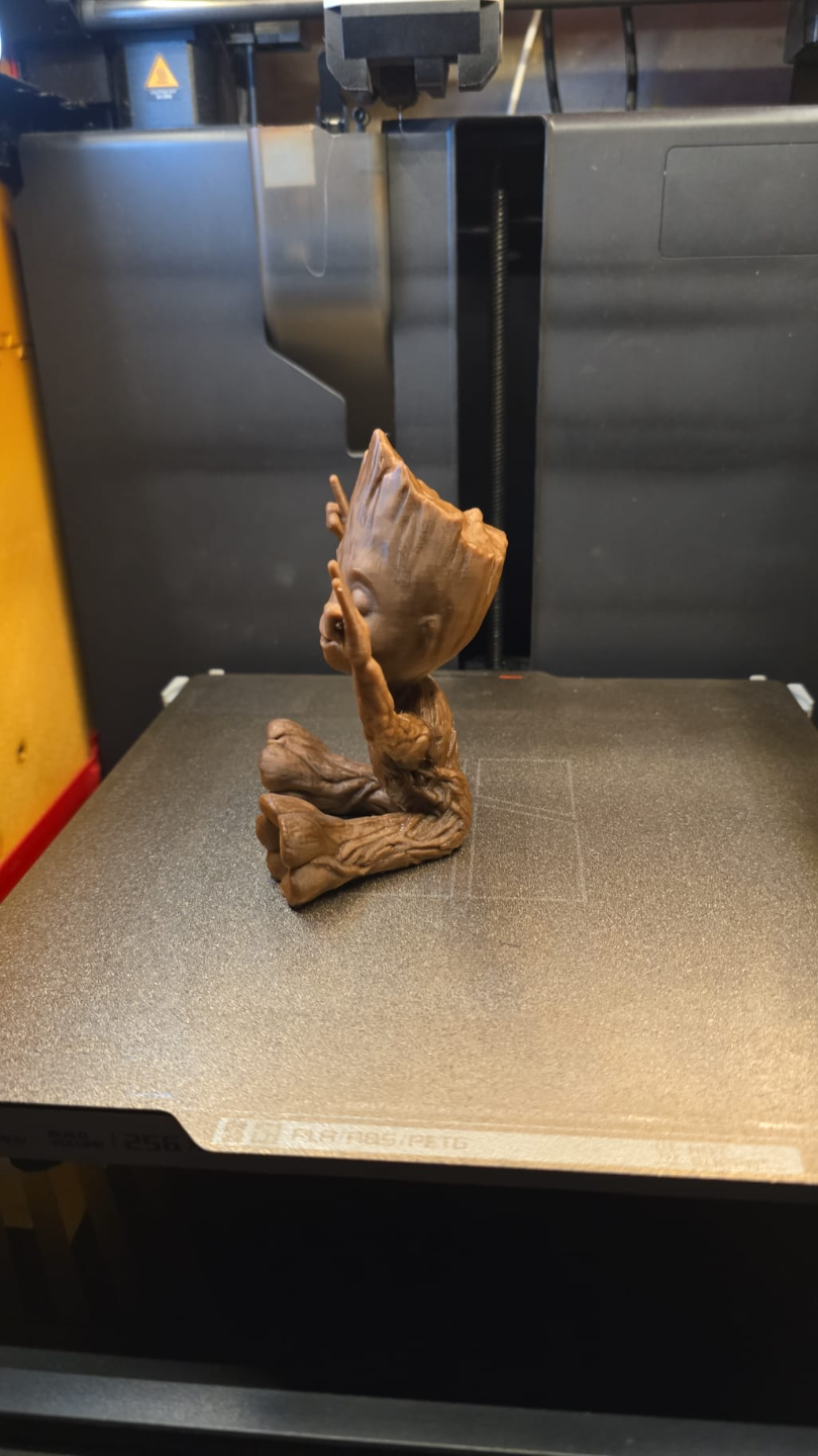 🌱 Figurine Groot assise – Impression 3D artisanale