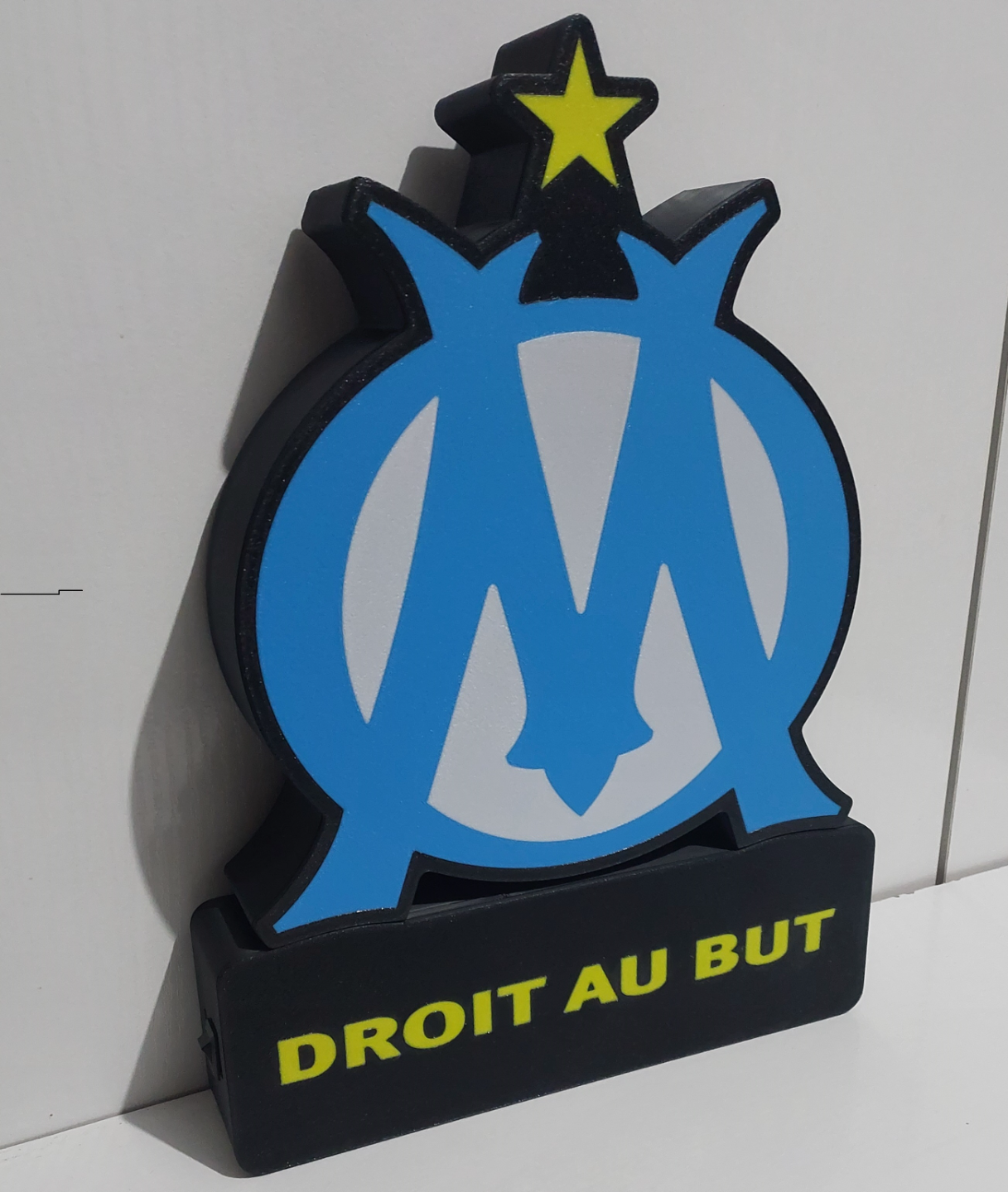💙⚪ Boîte à lumière “OM style” imprimée en 3D – Esprit Marseille ! ⚪💙